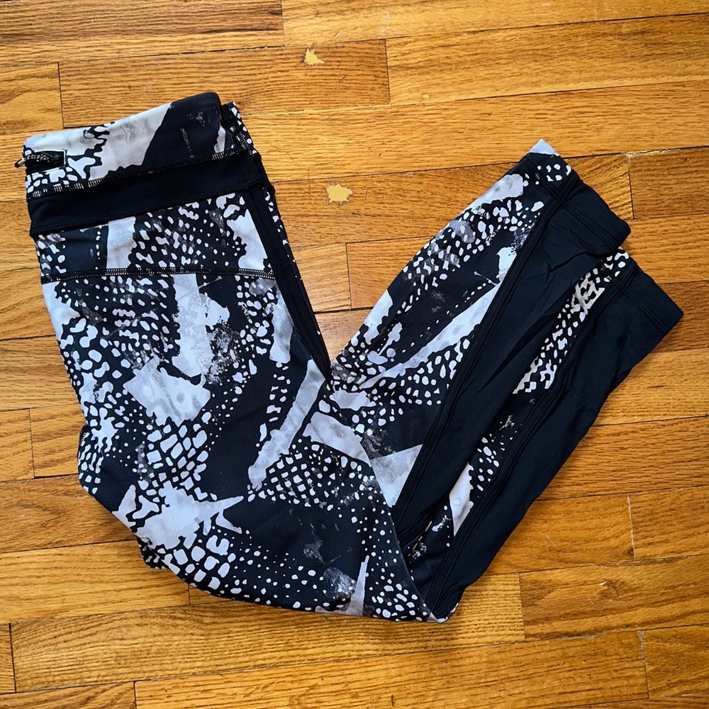 Lululemon Pace Tight *Full-on Luxtreme Static Mist White Black/Black size 6